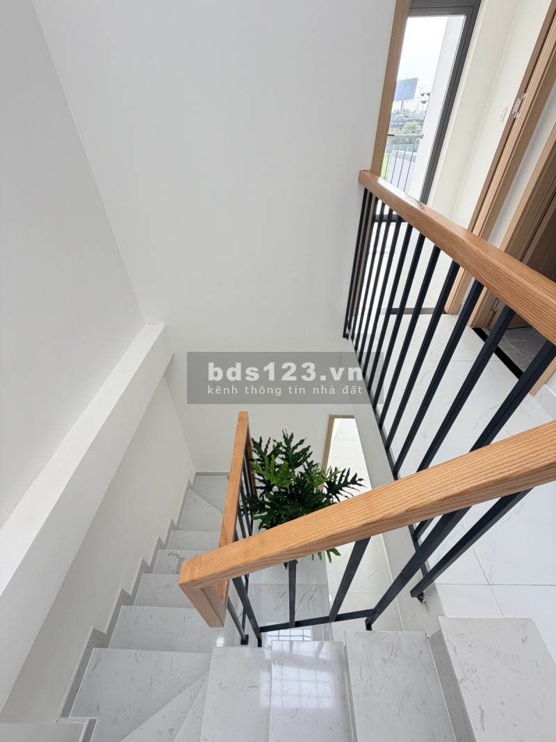 Bán Nhà Mới 3 Tầng Bưng Ông Thoàn - Vòng Xoay Phú Hữu. Giá Nhỉnh 5 Tỷ