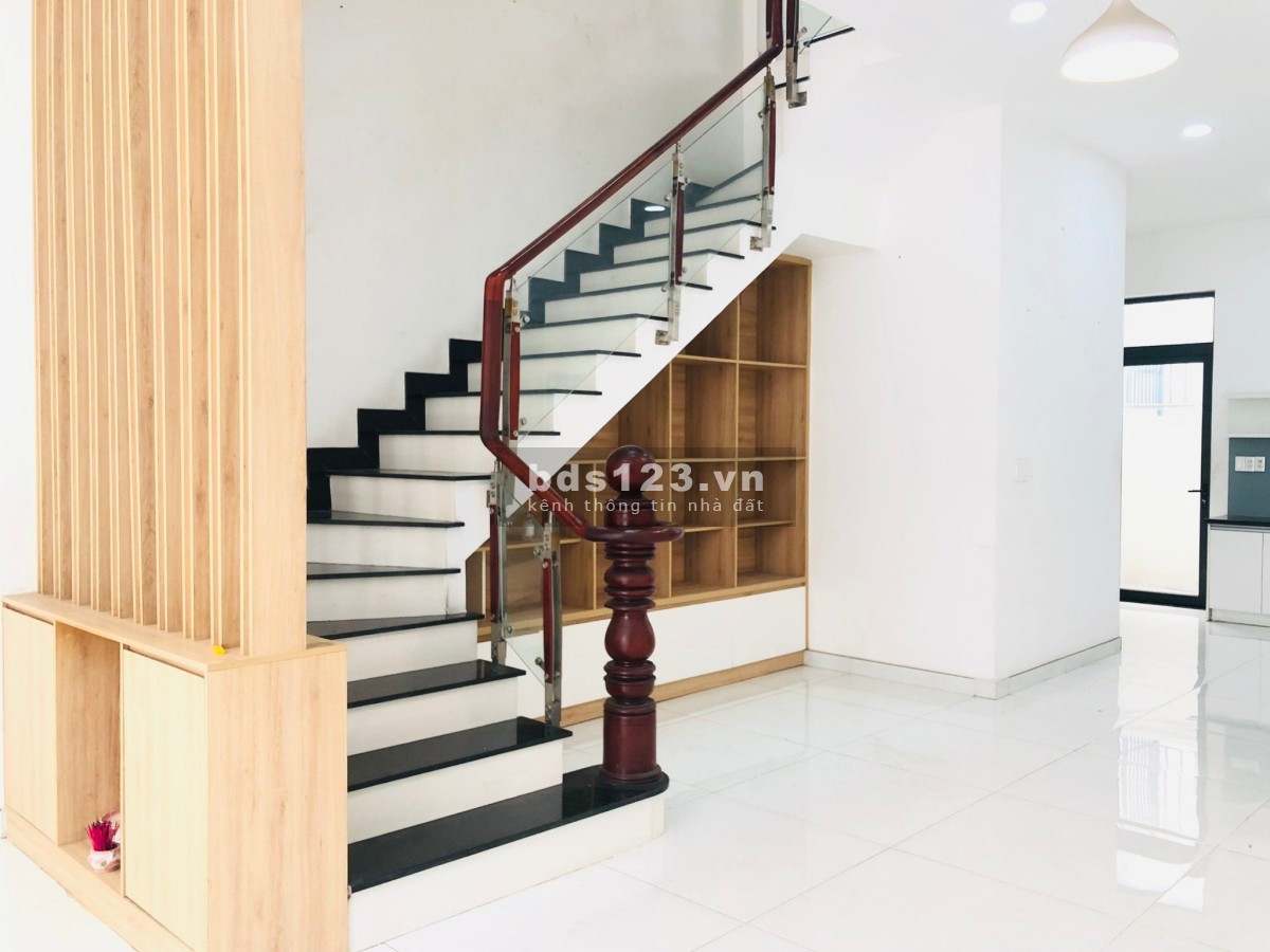 Cho thuê nhà KĐT Lakeview City 1 trệt – 3 lầu, Full nội thất,…