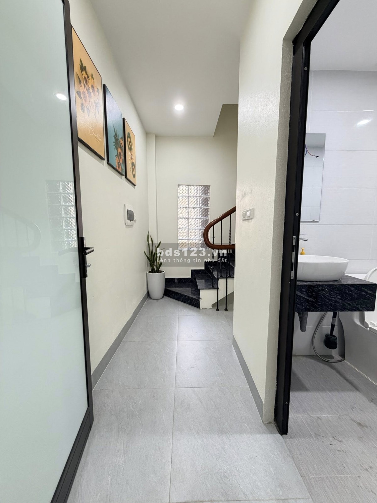 Bán nhà Cầu Giấy ngõ thông đẹp không tì vết 36m² 5 tầng…