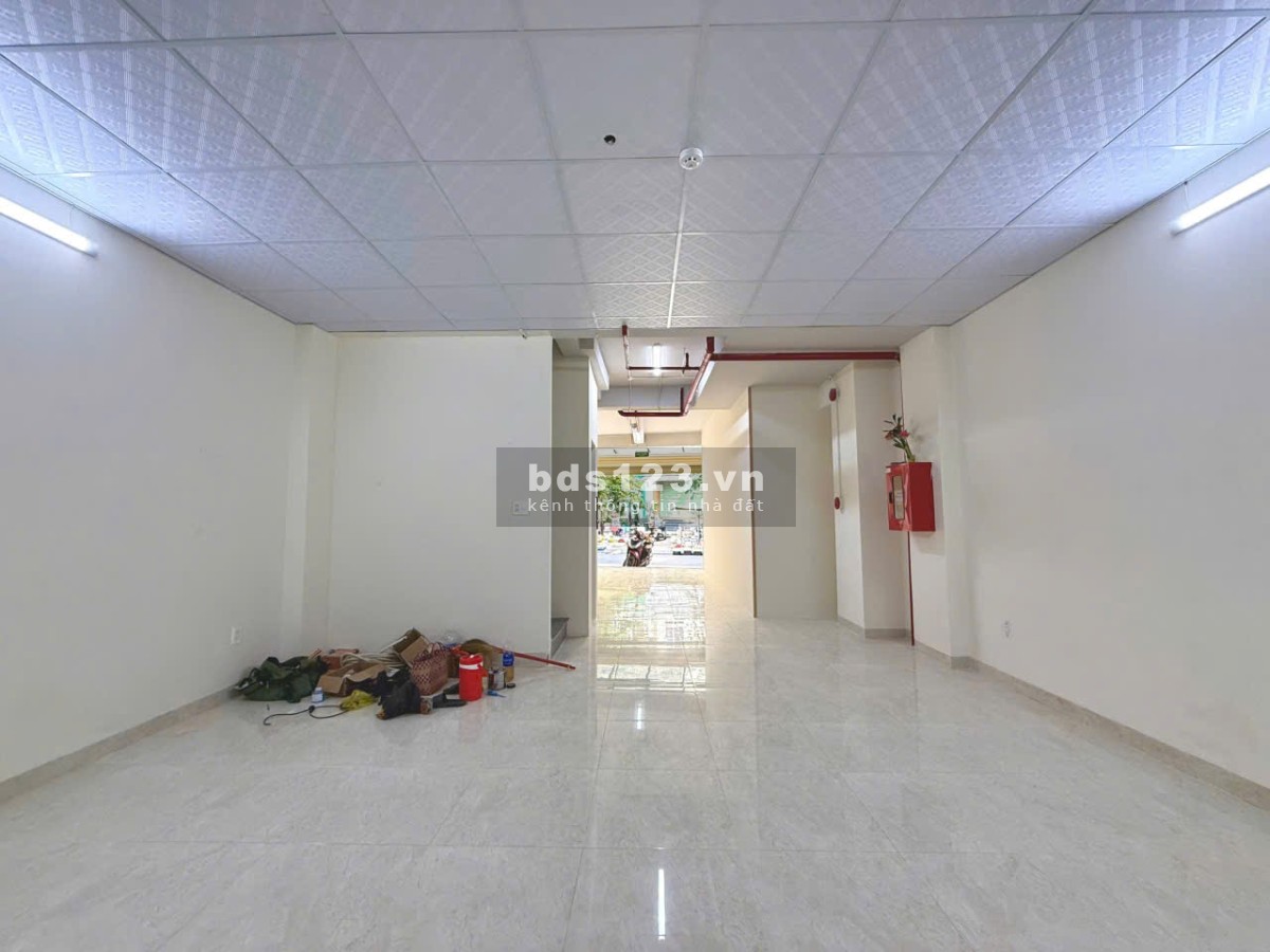 Cho thuê MBKD mặt tiền chợ Tân Sơn Nhất