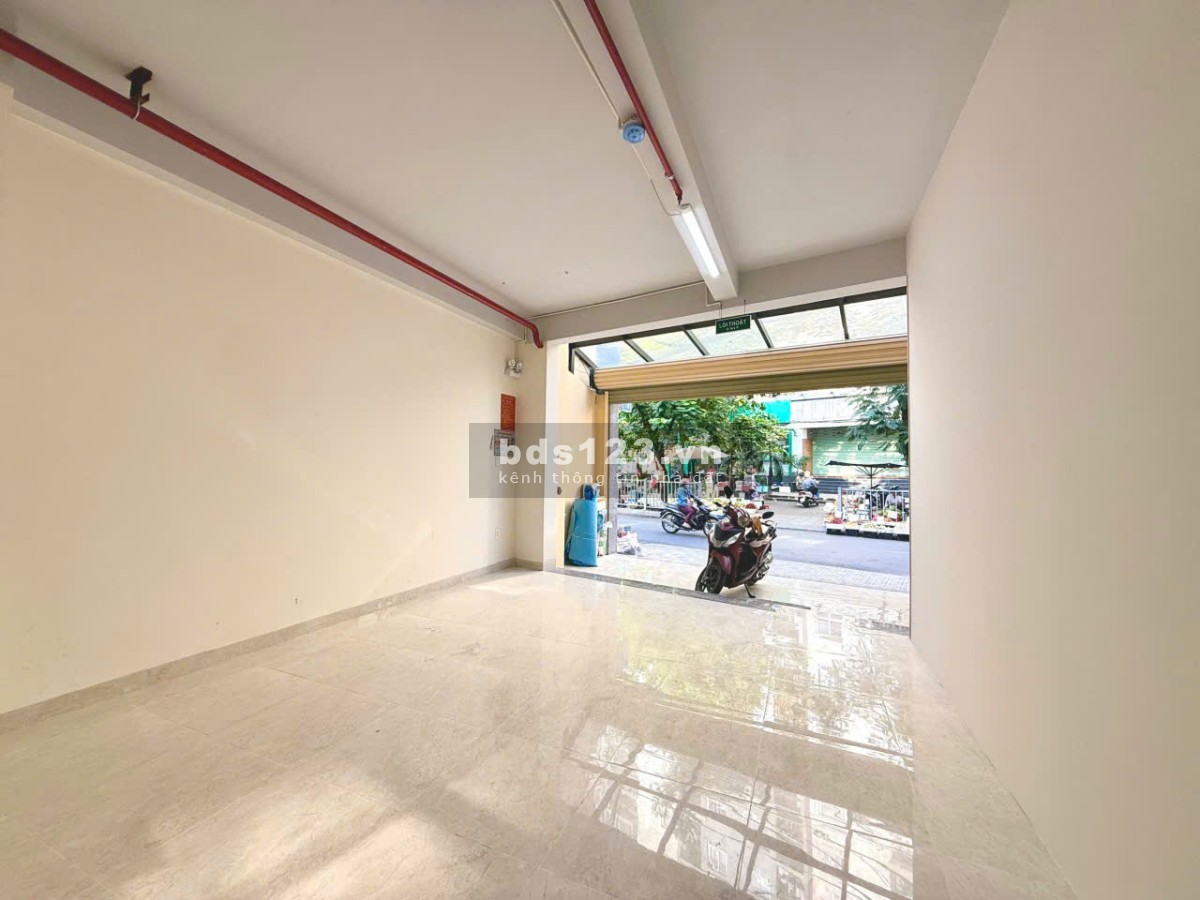 Cho thuê MBKD mặt tiền chợ Tân Sơn Nhất