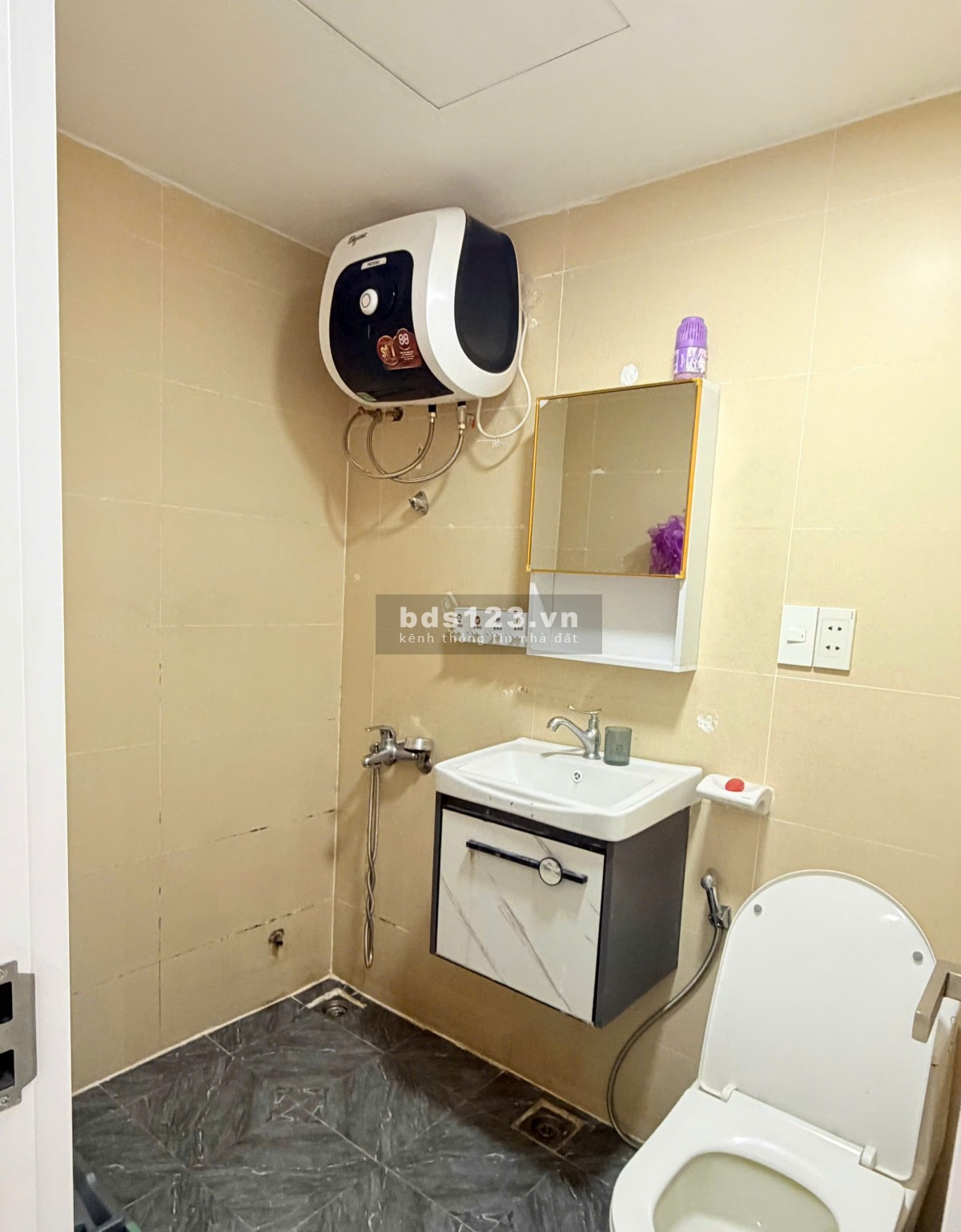 Căn hộ 75m2 Hoàng Kim Thế Gia sổ hồng sẵn, full nội thất, TT 950tr ở ngay