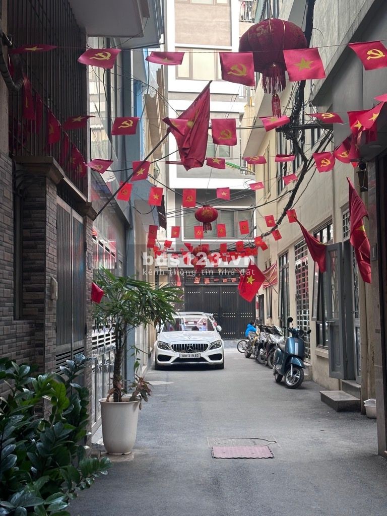 Nhà Hoàng Văn Thái, ngõ rộng, đường thông ô tô vào nhà,…