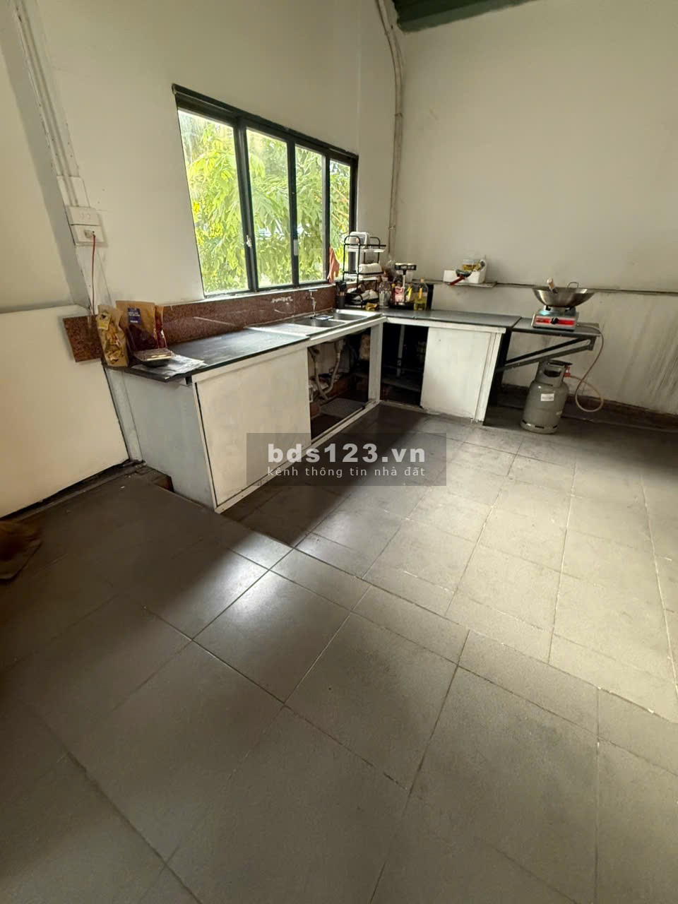 Cho thuê nhà 516 cộng hòa p13 q.tân bình 1 trệt 3 lầu