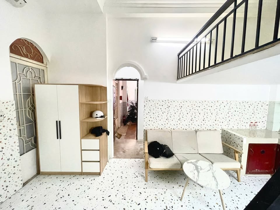 Cho thuê căn hộ gác lửng tại 429 Nguyễn Kiệm, P.9, Phú Nhuận