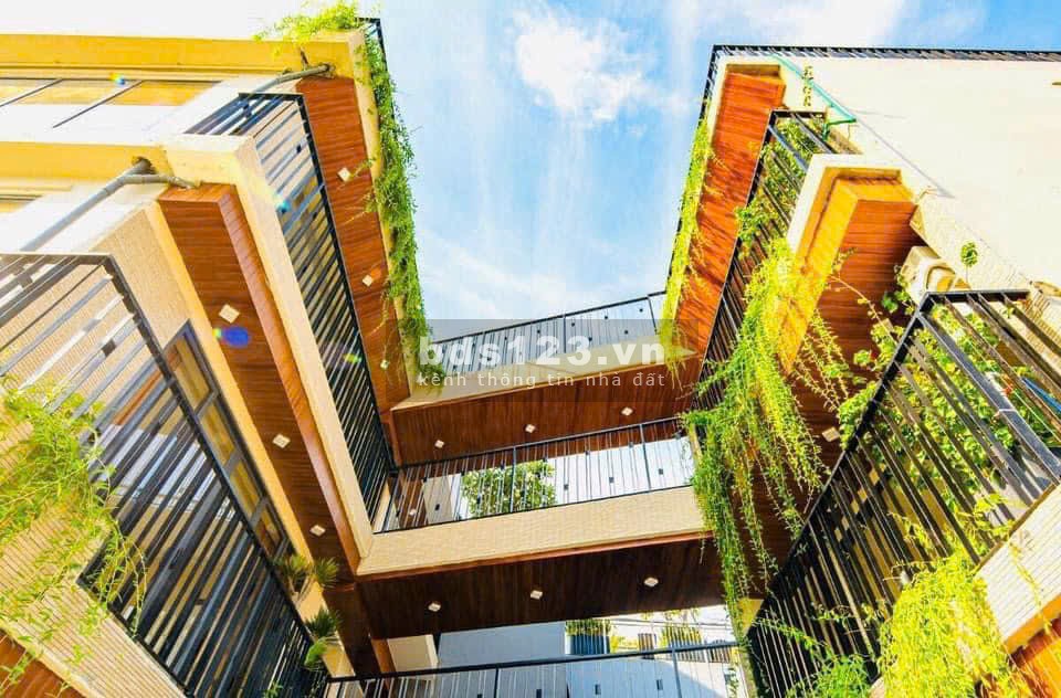 Cần Bán tòa văn phòng và căn hộ 8 tầng 439m2, doanh thu 5.2…