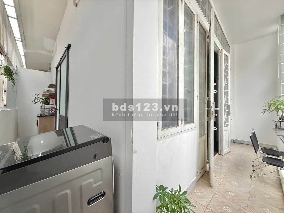 Cho thuê Studio 30m² full nội thất, ban công riêng, Huỳnh Văn…