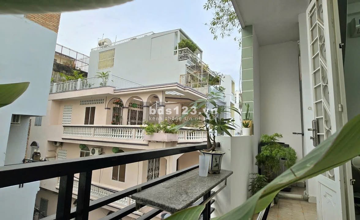 Cho thuê Studio 30m² full nội thất, ban công riêng, Huỳnh Văn…