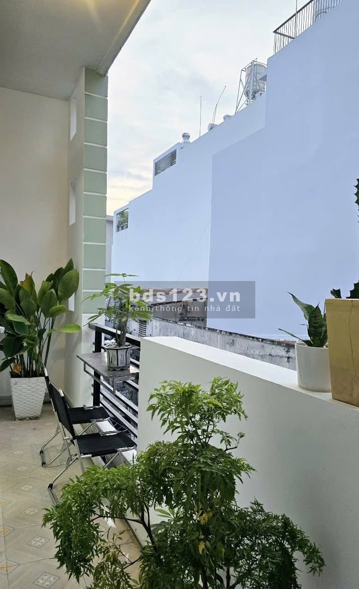 Cho thuê Studio 30m² full nội thất, ban công riêng, Huỳnh Văn…