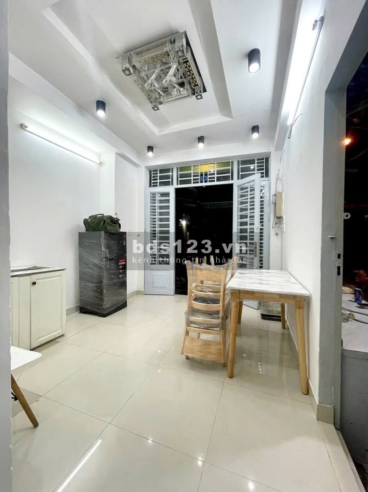 Cho thuê nhà nguyên căn 2PN, full nội thất, Phùng Văn Cung, P7,…