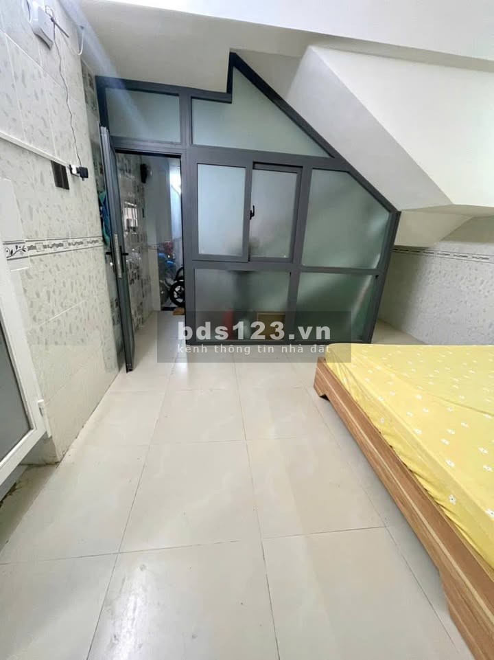 Cho thuê phòng tầng trệt rộng rãi đối diện công viên Lê…