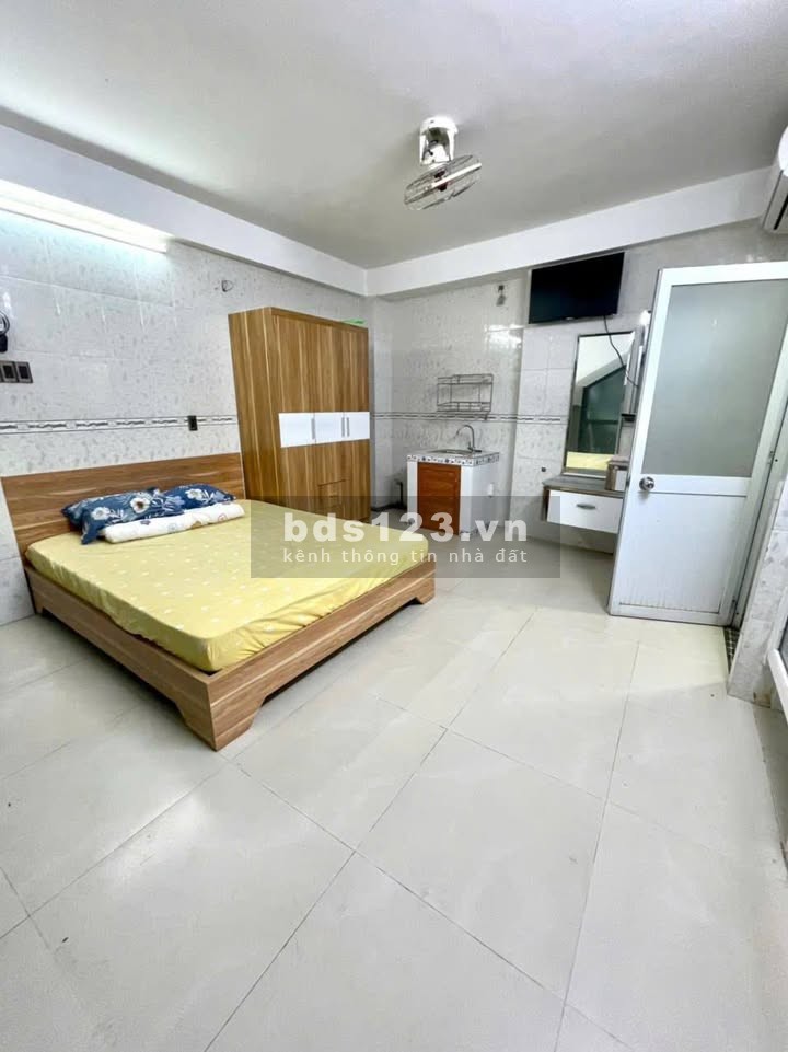 Cho thuê phòng tầng trệt rộng rãi đối diện công viên Lê…