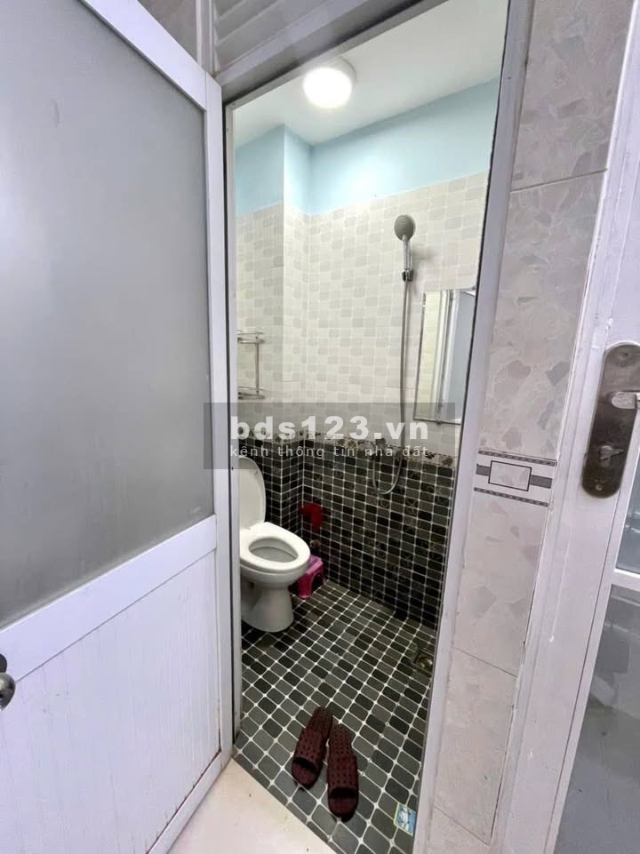 Cho thuê phòng tầng trệt rộng rãi đối diện công viên Lê…