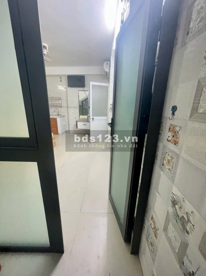 Cho thuê phòng tầng trệt rộng rãi đối diện công viên Lê…