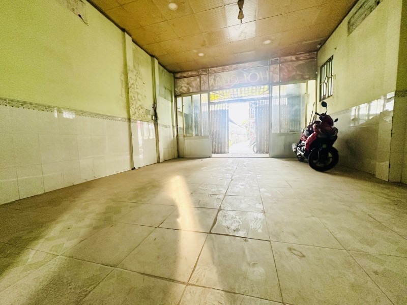 Hẻm xe tải tiện kinh doanh, nhà cũ DT lớn tiện xây nhà mới,…