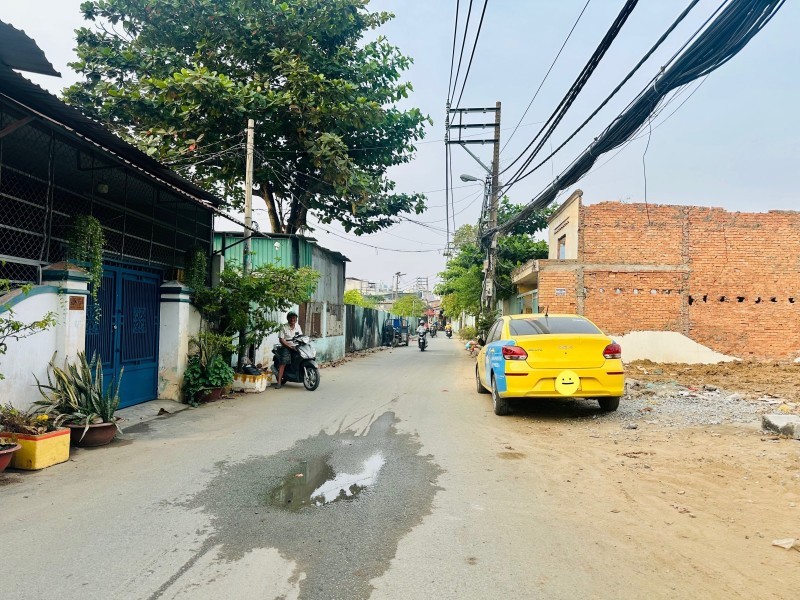 Hẻm xe tải tiện kinh doanh, nhà cũ DT lớn tiện xây nhà mới,…