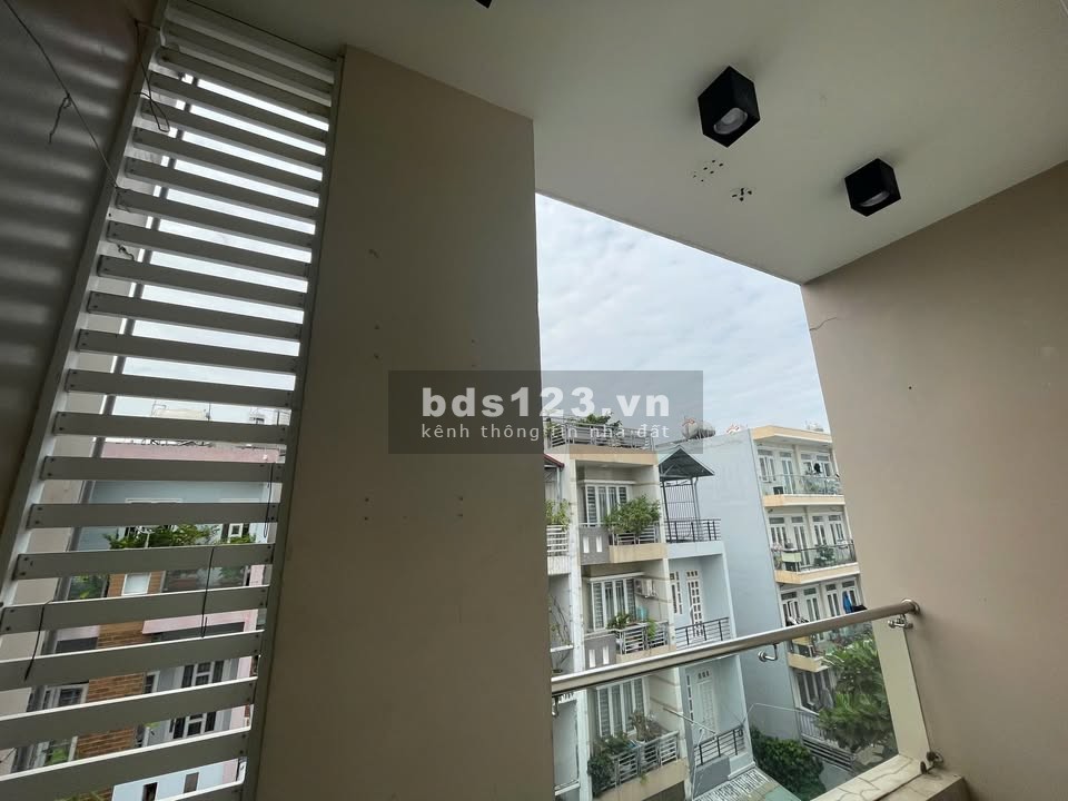 Phòng trọ 20m2 ban công, WC riêng, nội thất Đường 28, P6 Gò…