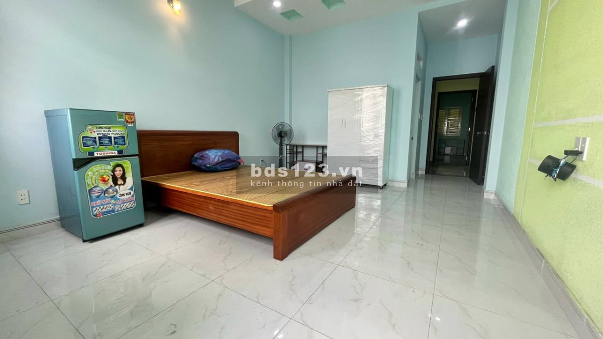 Cho thuê phòng đầy đủ nội thất, có ban công, gần Bến xe…
