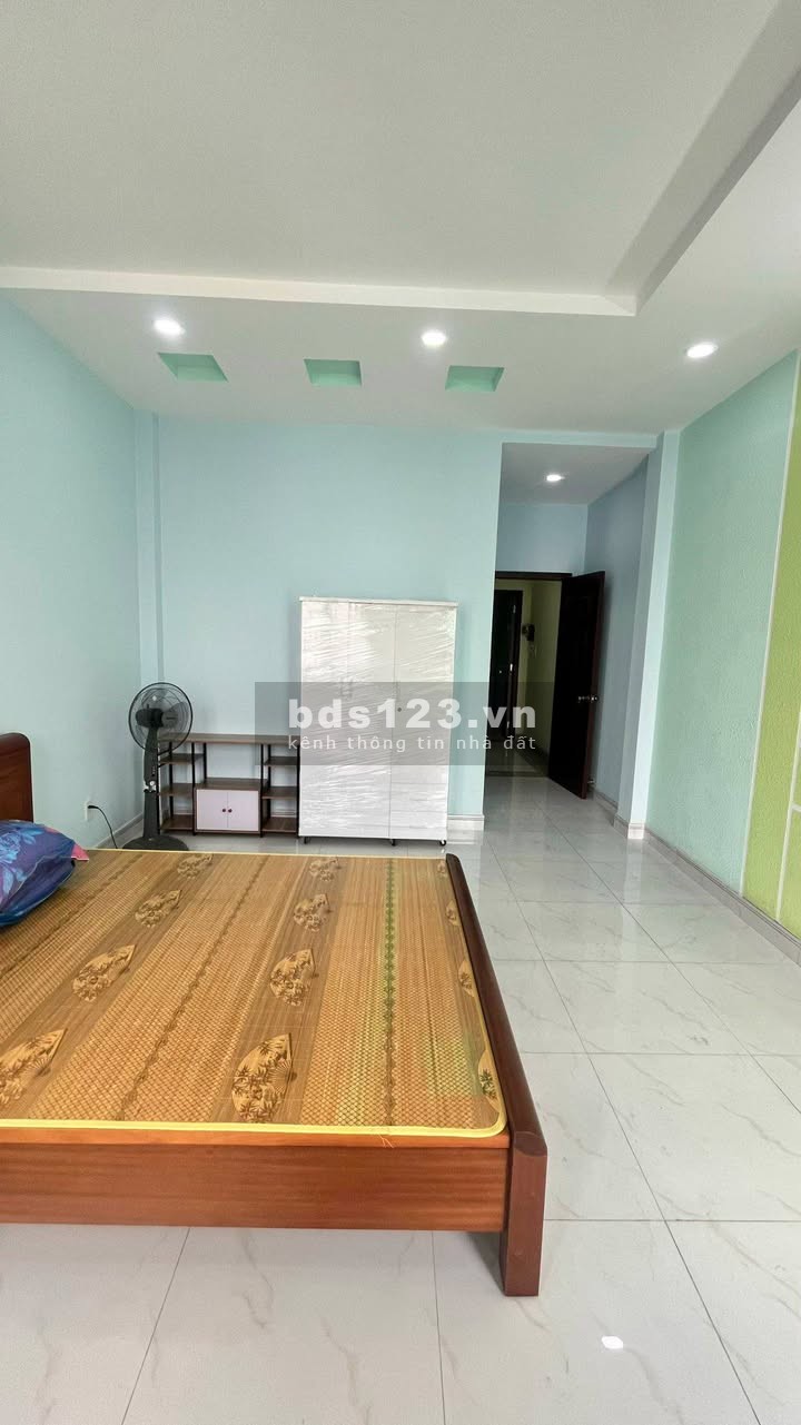 Cho thuê phòng đầy đủ nội thất, có ban công, gần Bến xe…