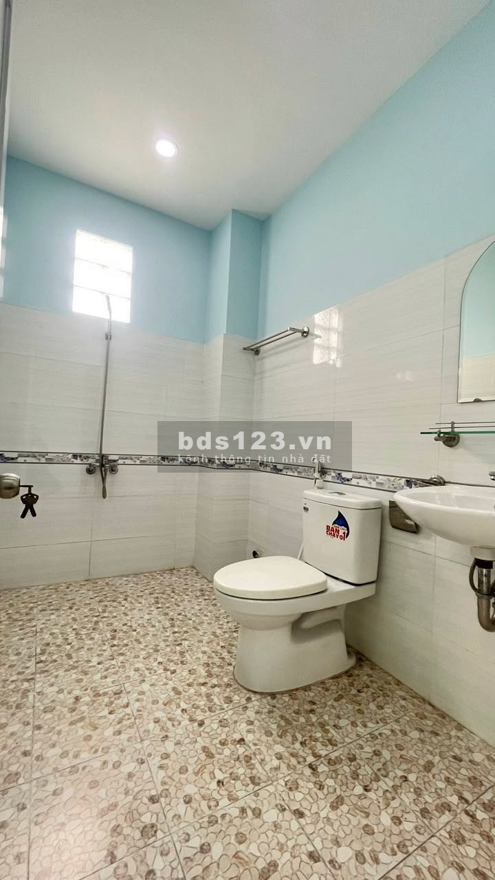 Cho thuê phòng đầy đủ nội thất, có ban công, gần Bến xe…