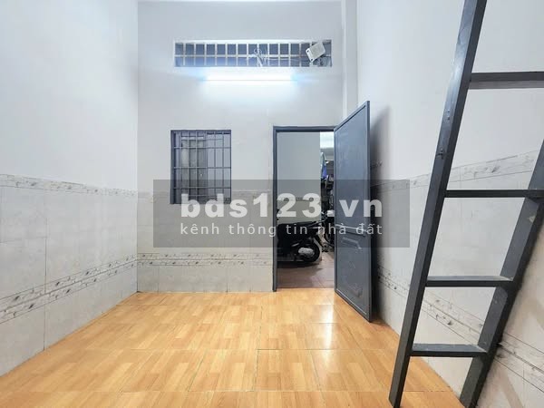 Phòng rộng 4 người, Đ. Đoàn Thị Điểm, gần Bệnh Viện…