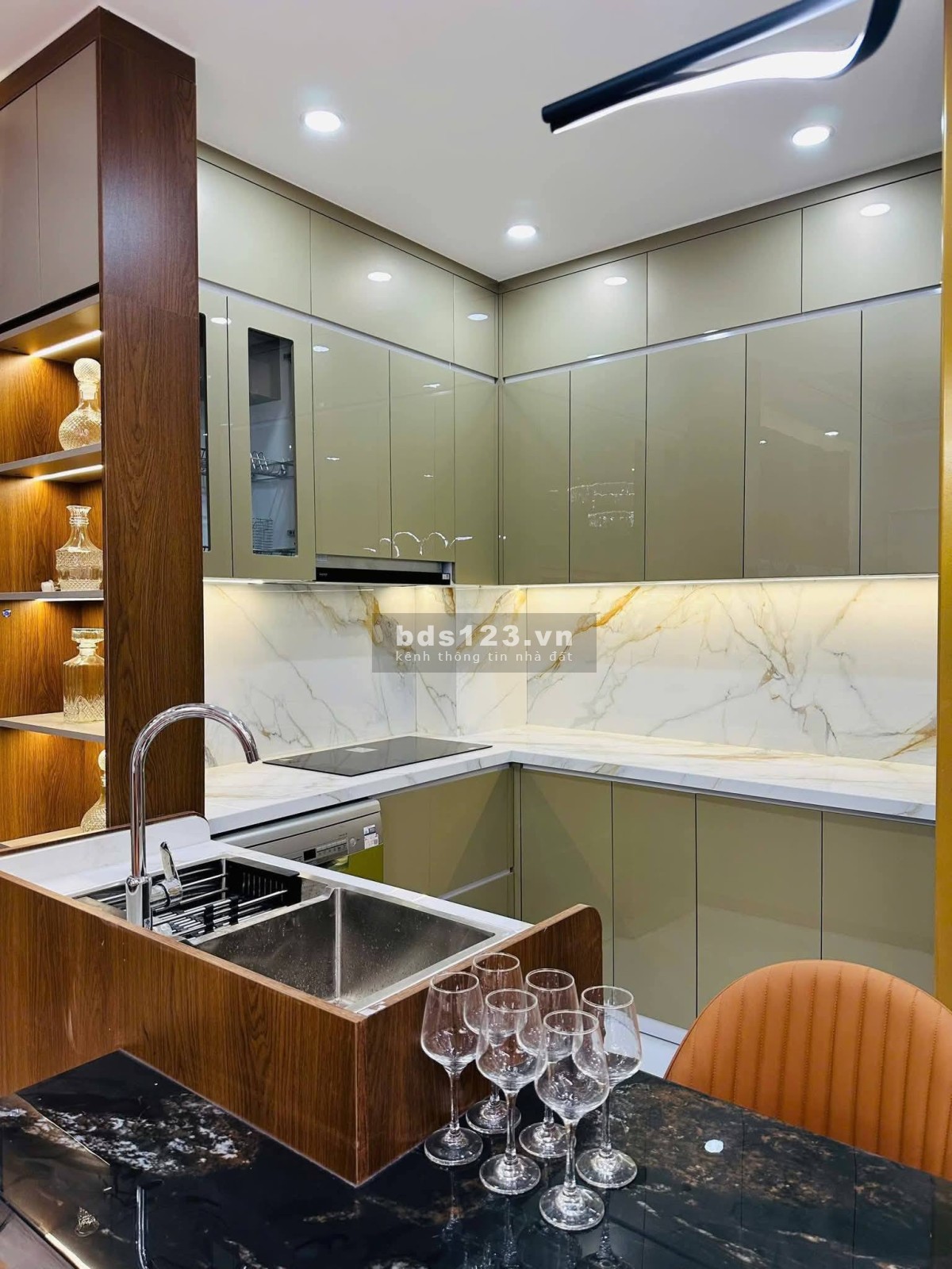 Nhà Đẹp Thang Máy Trương Định 46m, 5 tầng, mt 5.5m, giá 11.8 tỷ.