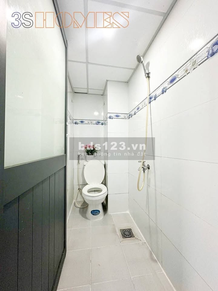 Phòng trọ có cửa sổ lớn, máy lạnh, thang máy gần ĐH Văn…