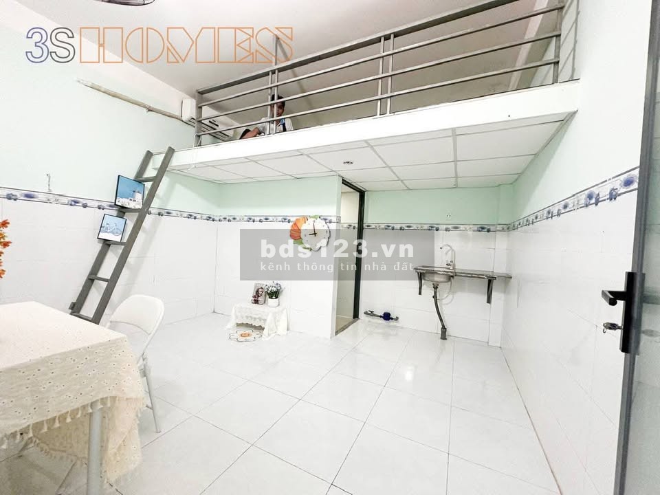 Phòng trọ có cửa sổ lớn, máy lạnh, thang máy gần ĐH Văn…