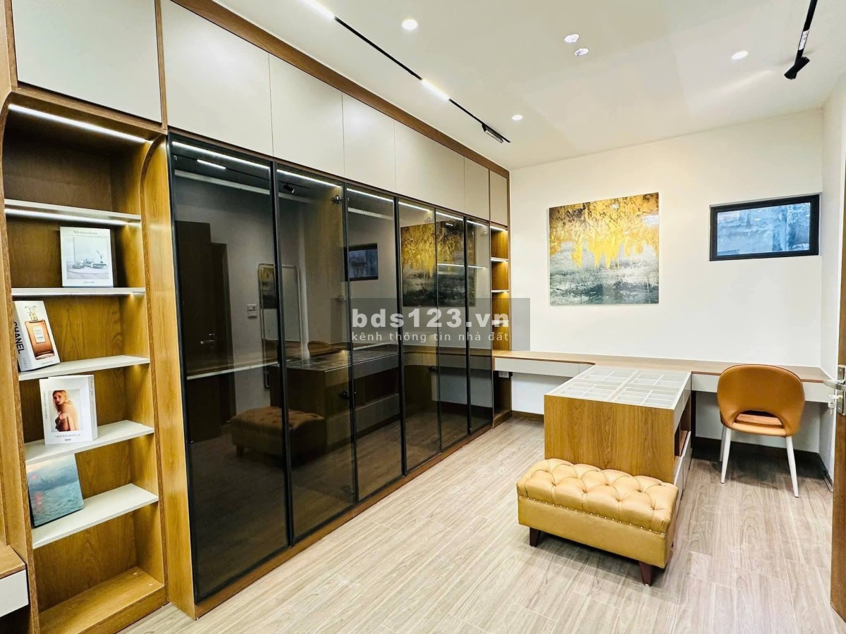 Nhà Đẹp Thang Máy Trương Định 46m, 5 tầng, mt 5.5m, giá 11.8 tỷ.