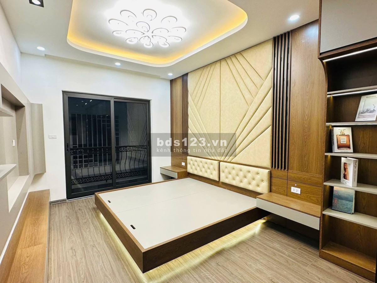 Nhà Đẹp Thang Máy Trương Định 46m, 5 tầng, mt 5.5m, giá 11.8 tỷ.