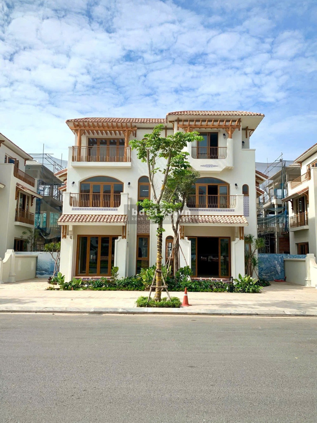 BÁN VILLA KHÁCH SẠN 12->14 PHÒNG BLANCA VŨNG TÀU của Sun Group. Lh Nguyễn Thái Học: 0909.940.328