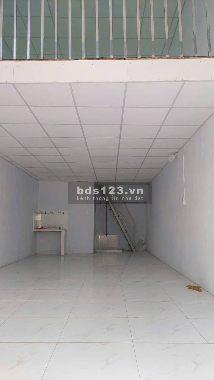 Nhà 4x10m mới xây, có gác, Bà Điểm, gần Chợ Đầu Mối - 4.2…