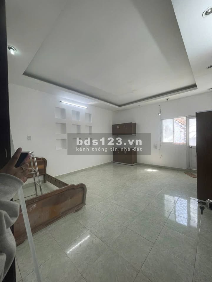 Cho thuê phòng 40m2 có ban công tại 803 Huỳnh Tấn Phát