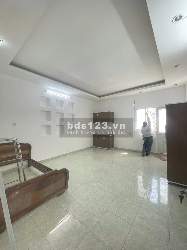 Cho thuê phòng 40m2 có ban công tại 803 Huỳnh Tấn Phát