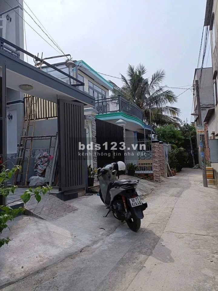 Cho thuê nhà 4PN mới đẹp, hẻm 3m tại Xuân Thới Đông, Hóc Môn