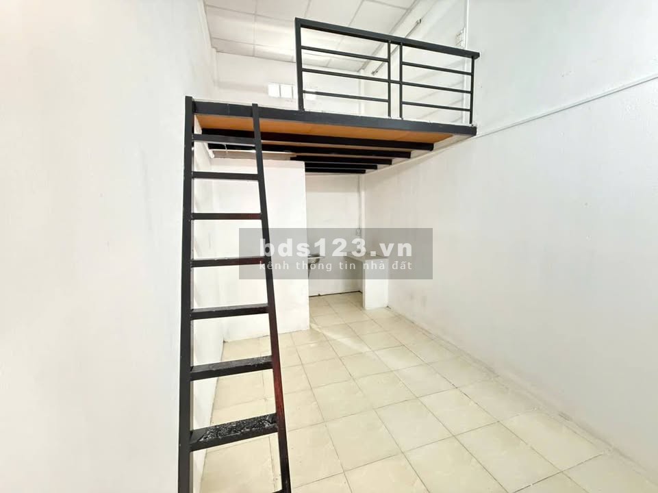 Cho thuê phòng trệt có gác, dắt xe vào phòng tại 100 Bùi Tư…