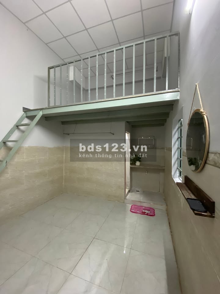 Cho thuê phòng có ban công, máy lạnh tại Bà Điểm, Quận 12