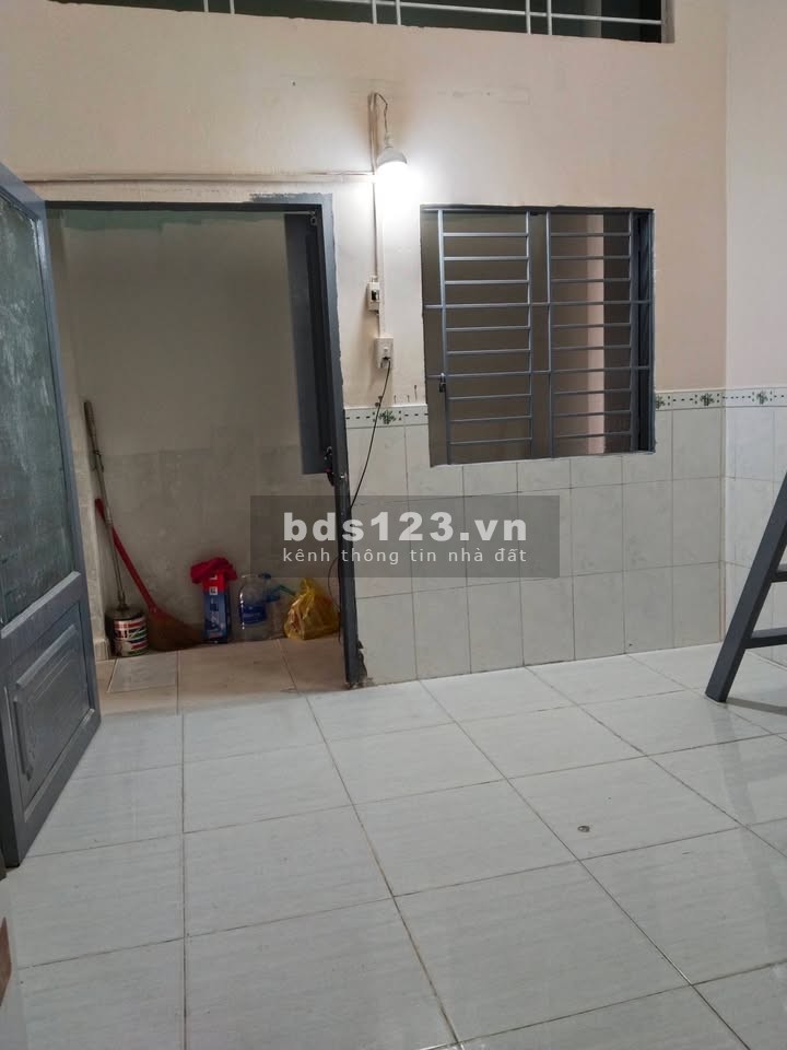 Phòng trệt mới đẹp, gác cao, WC riêng tại Hương lộ 2, Bình…