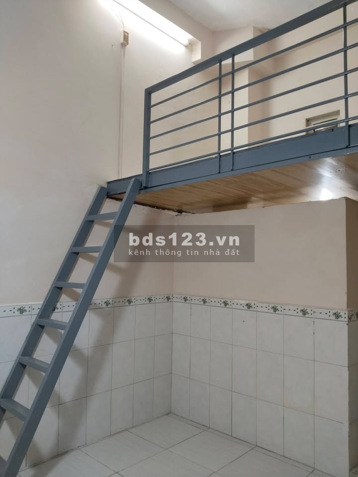 Phòng trệt mới đẹp, gác cao, WC riêng tại Hương lộ 2, Bình…
