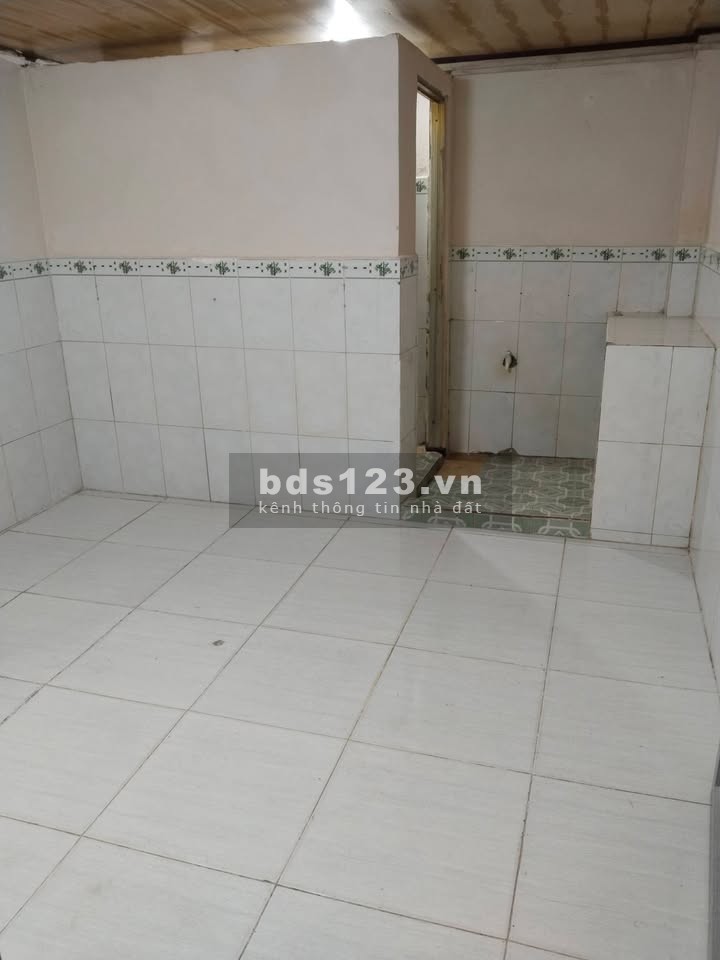 Phòng trệt mới đẹp, gác cao, WC riêng tại Hương lộ 2, Bình…