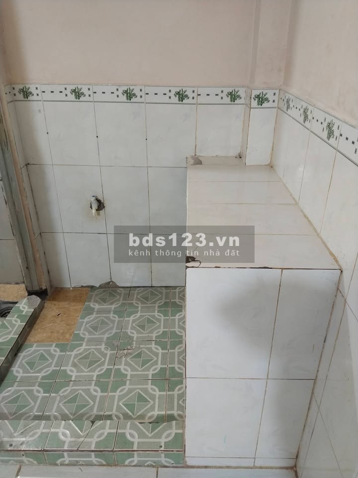 Phòng trệt mới đẹp, gác cao, WC riêng tại Hương lộ 2, Bình…