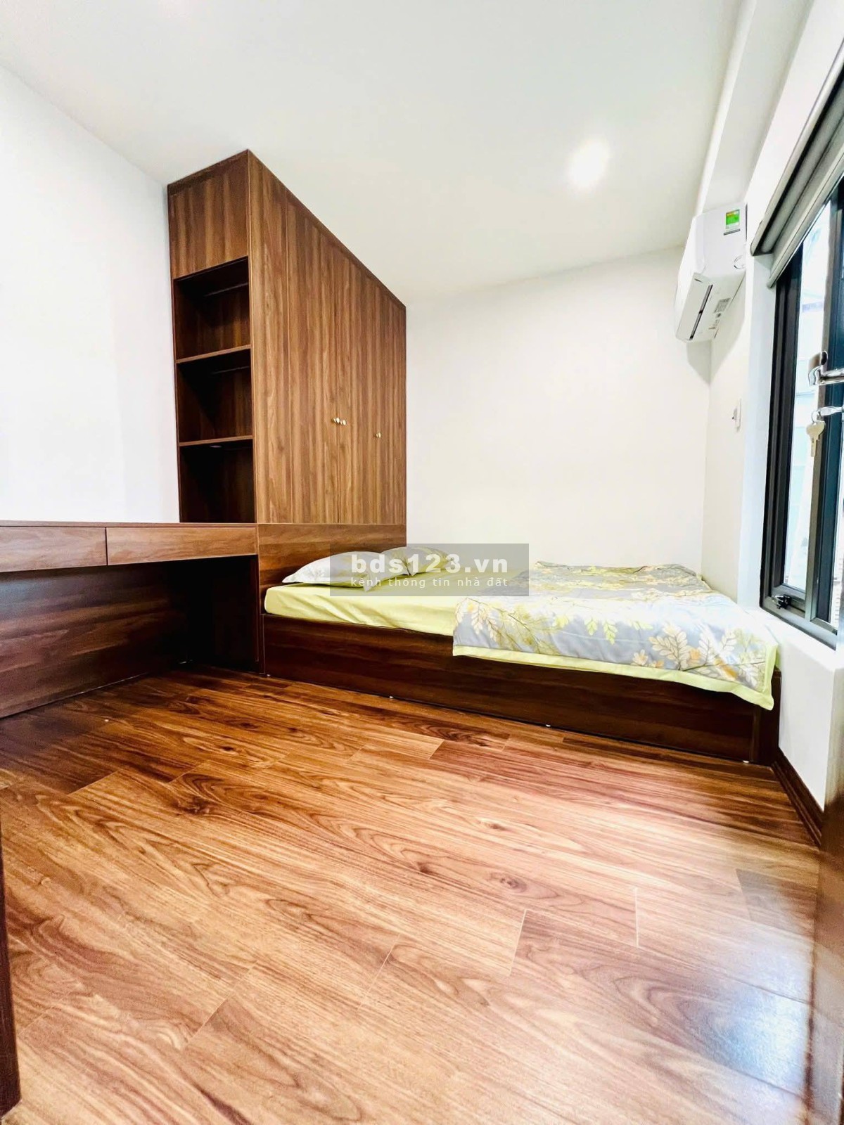 Bán Nhà Huỳnh Thúc Kháng, Đống Đa 80m, giá 4.98 tỷ.