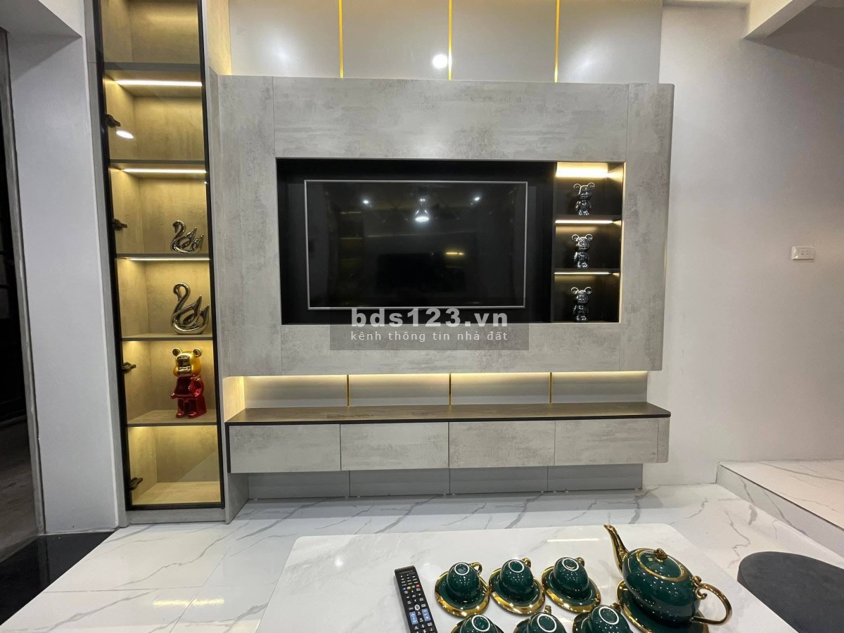 Nhà Đẹp Ngõ Văn Chương, Đống Đa 20m, 5 tầng, giá 5.6 tỷ.