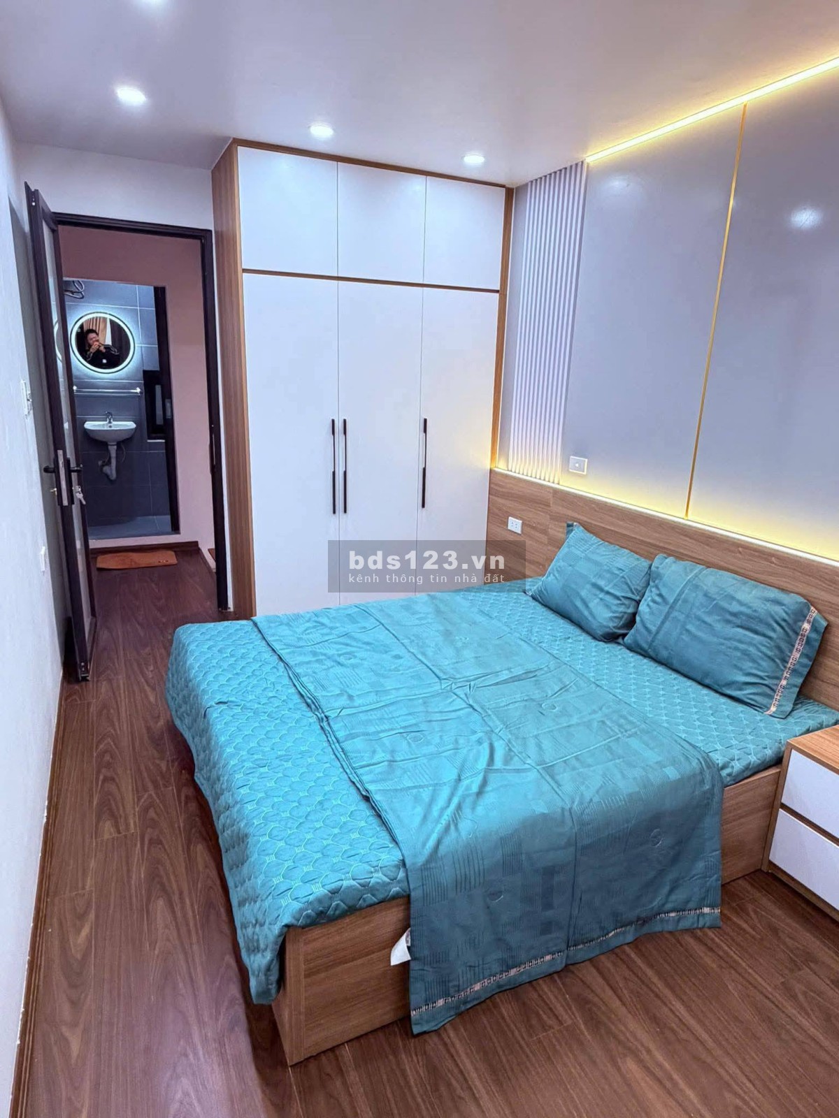 Nhà Đẹp Ngõ Văn Chương, Đống Đa 20m, 5 tầng, giá 5.6 tỷ.