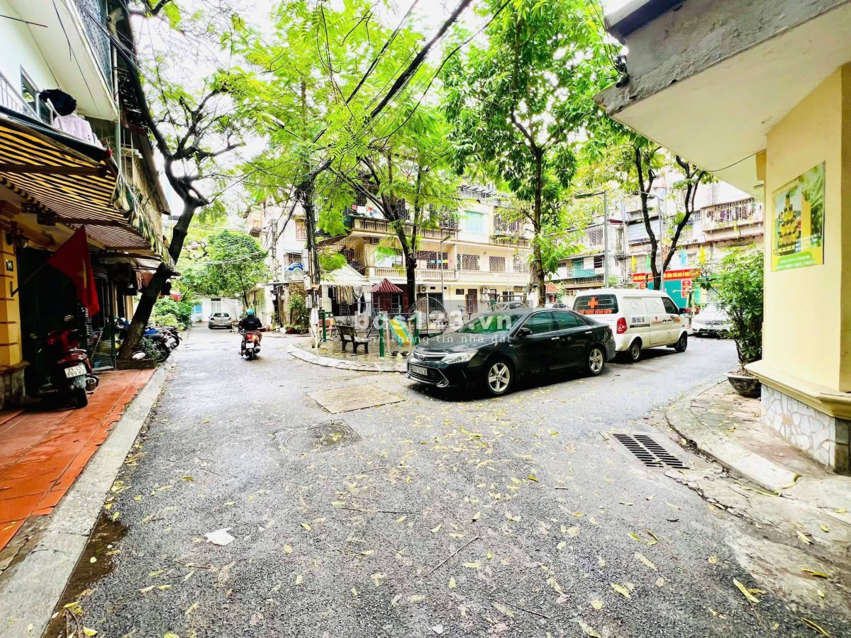 Nhà Đẹp Ở Luôn Hoàng Quốc Việt, Cầu Giấy 65m, giá 3.98 tỷ.