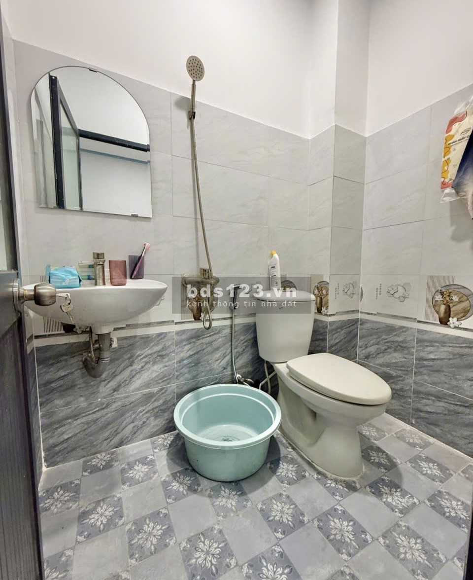 Nhà mới hẻm ô tô thông, gần UB Quận Tân Phú, 3.95 tỷ