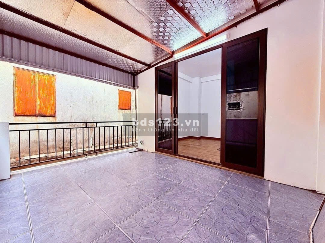 Bán nhà Thanh Xuân 32m2 chỉ 7.7 tỷ, ngõ thông ba gác tránh, gần…