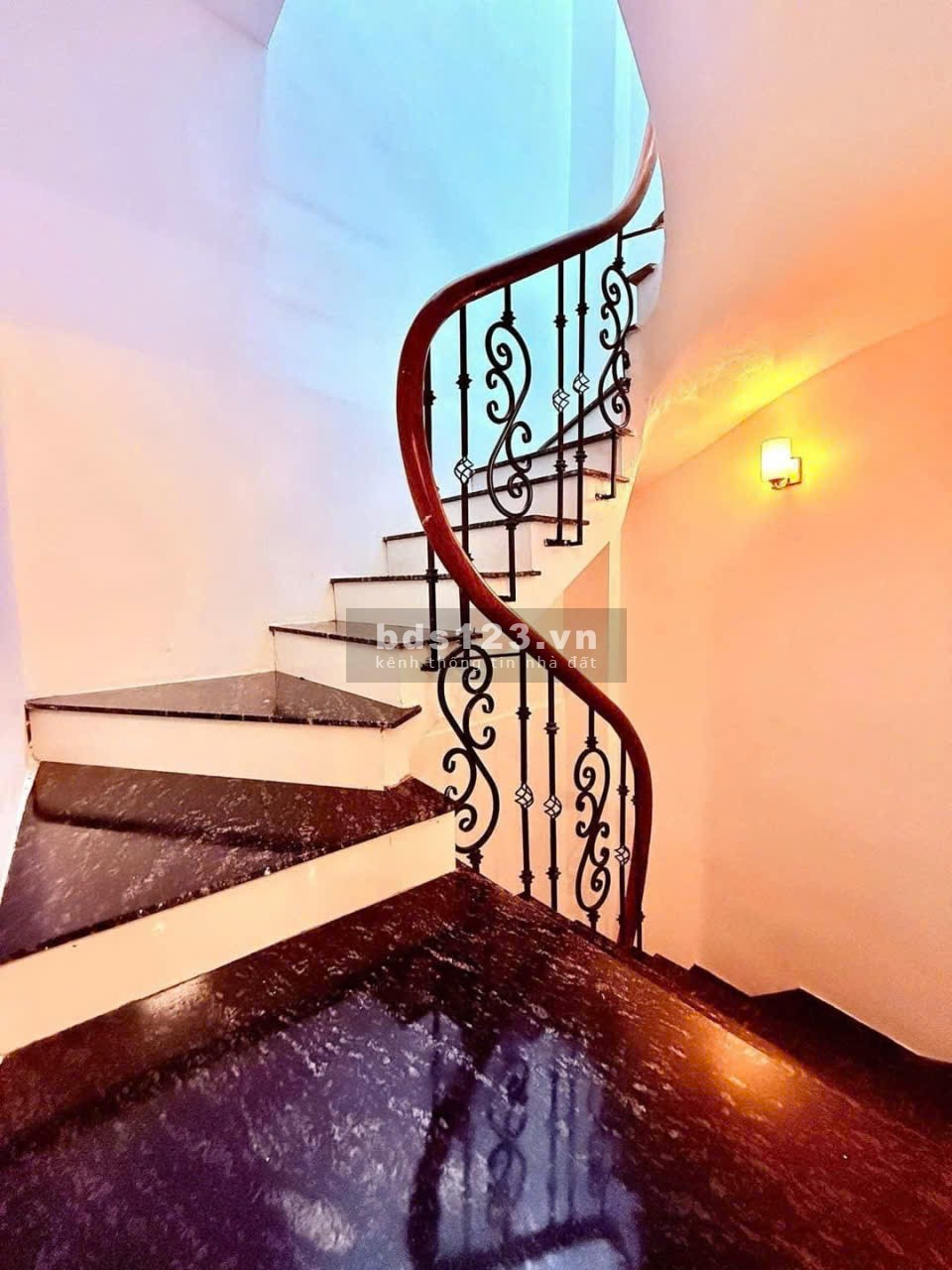 Bán nhà Thanh Xuân 32m2 chỉ 7.7 tỷ, ngõ thông ba gác tránh, gần…