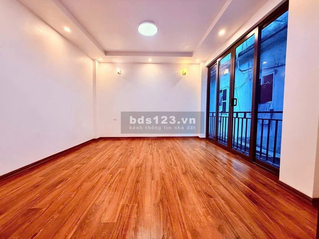 Bán nhà Thanh Xuân 32m2 chỉ 7.7 tỷ, ngõ thông ba gác tránh, gần…