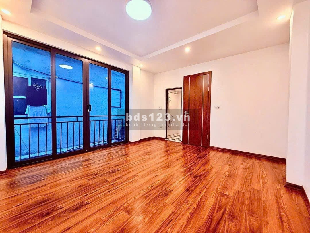 Bán nhà Thanh Xuân 32m2 chỉ 7.7 tỷ, ngõ thông ba gác tránh, gần…